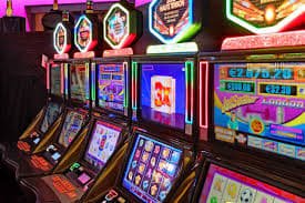 yoma7 Baccarat table အနီးကပ် — live dealer ကတ်ဖြန့်ကာ မြန်မာ ကစားသမားများ online ကစားနေမြင်ကွင်း
